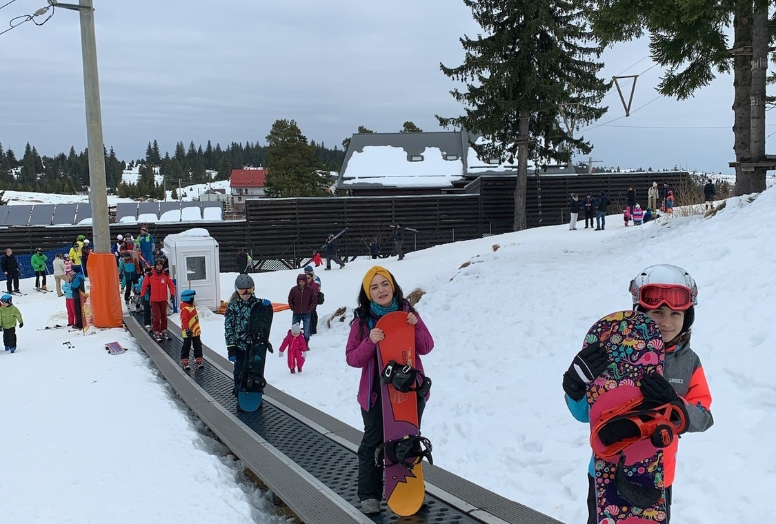Instructor snowboard copii lecții sigure Păltiniș