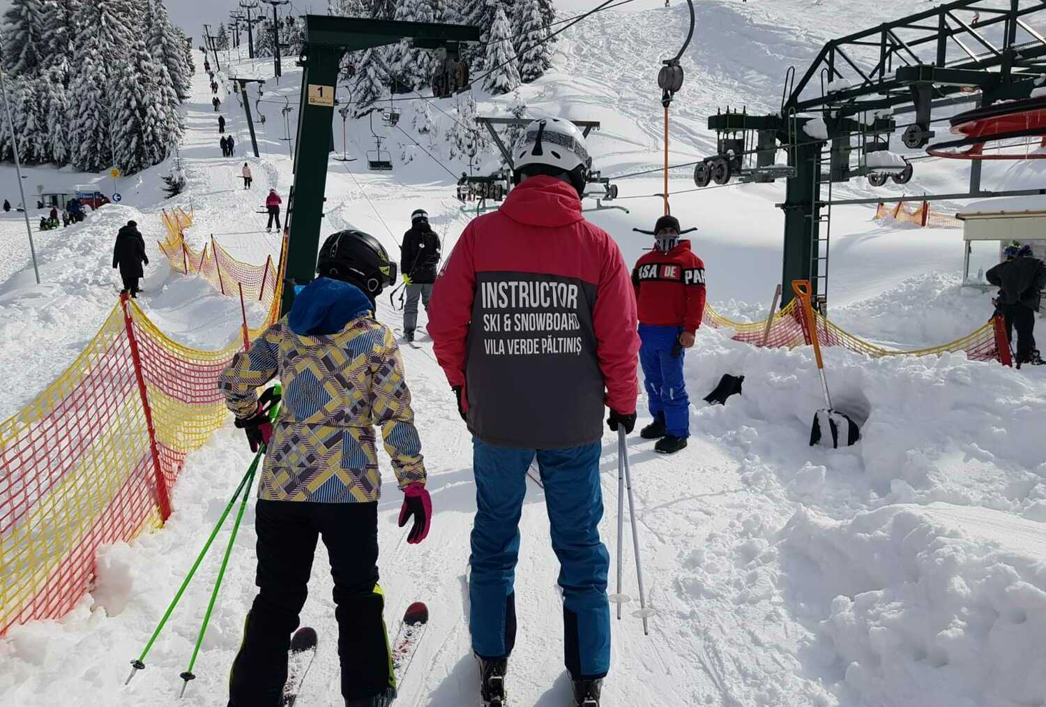 Instructor ski Păltiniș copii distracție